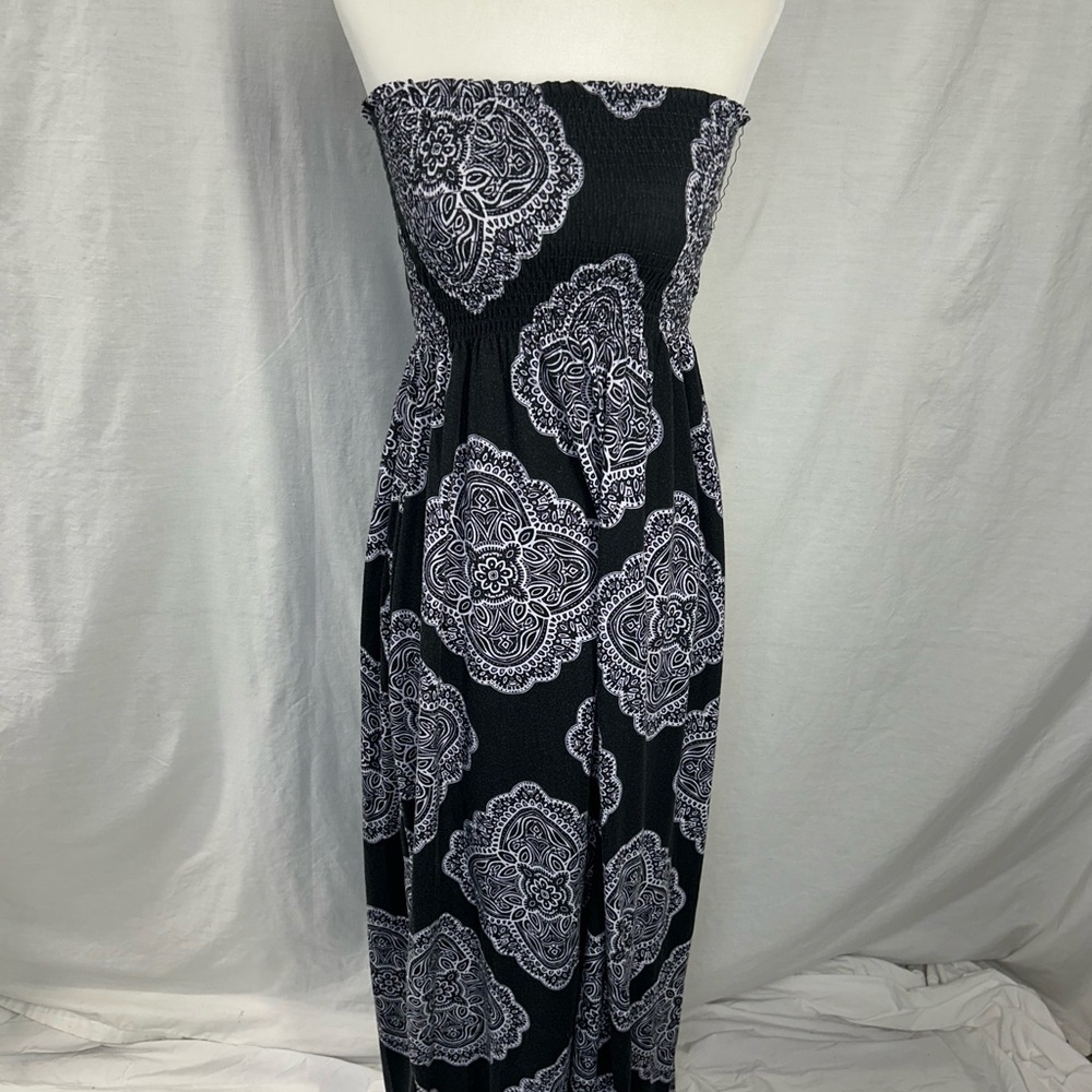 Elegant Black and White Strapless Dress
